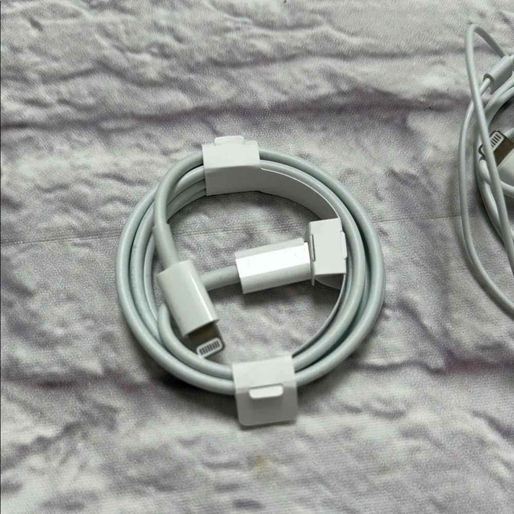 Apple White EarPods with Lightning Connector